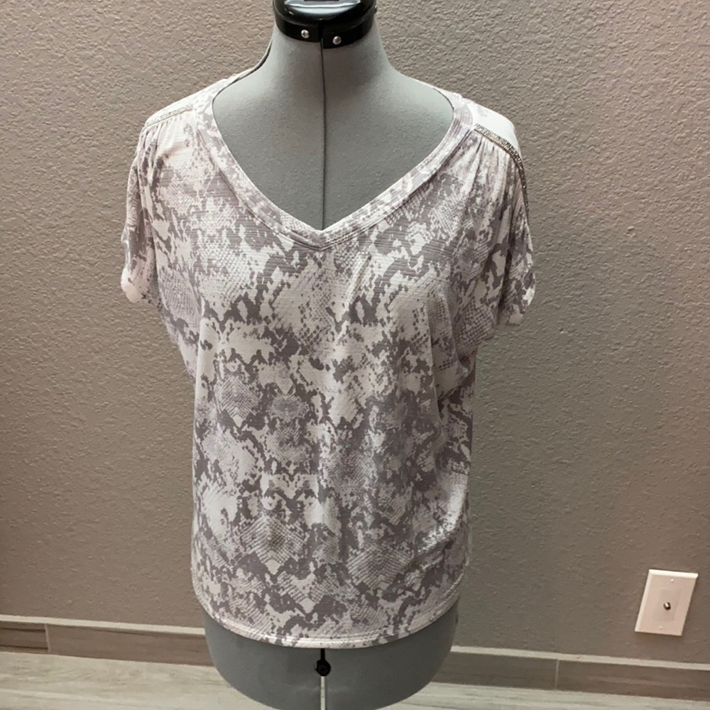 Jennifer Lopez V neck snake print T-shirt